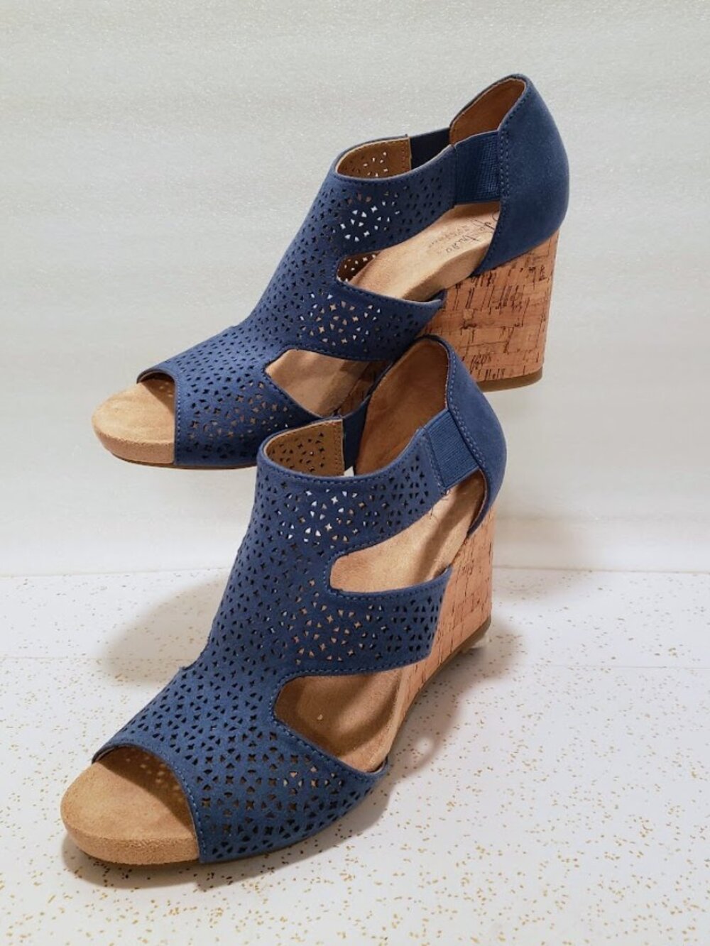 LifeStride Heidi Blue Wedge Sandals Discontinued 7M Womens Perforated Cork